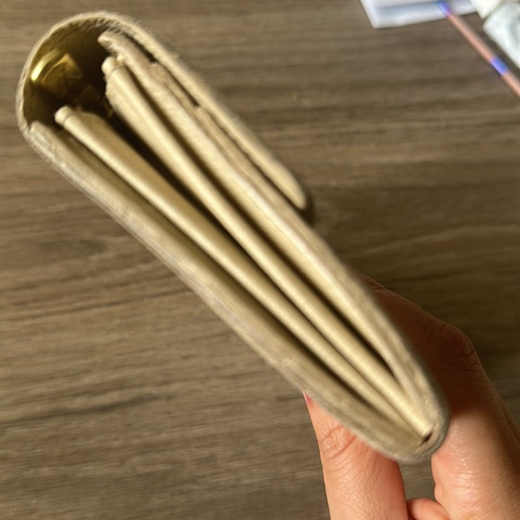 LOUIS VUITTON Damier Azur Sarah Wallet - Picture 4 of 8